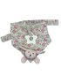 Babero doble tela de rosas con figura de coneja